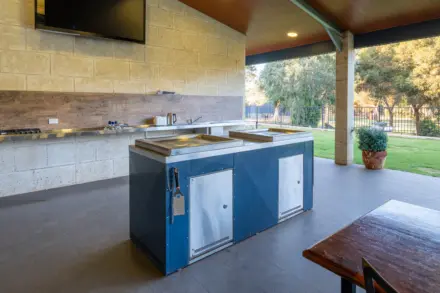 Yallingup Caves communal kitchen & BBQ