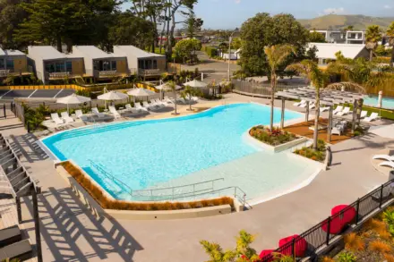 Papamoa beach accommodation with family pool